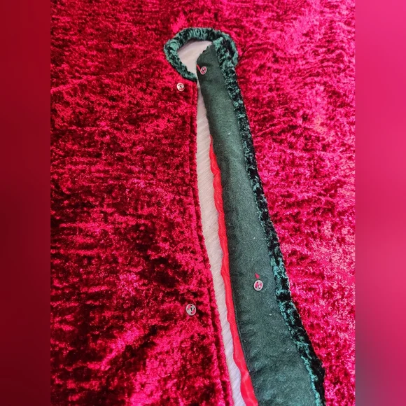 Christmas Tree Skirt Circle Crushed Red Velvet Green Trim Button Detail 54" - Picture 6 of 8